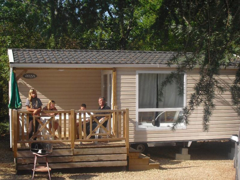 Mobil-home avec piscine dans le Lot