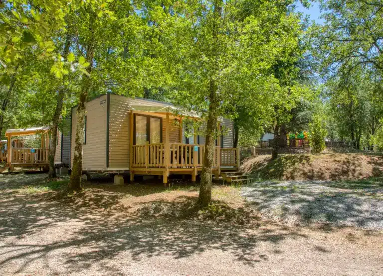 le camping est situé à seulement 30 km de Rocamadour et de Cahors