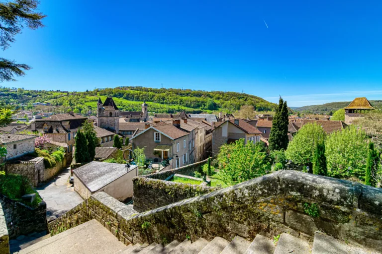 Centre médiéval de Figeac avec ses maisons de marchands en grès et ses soleilho, ville d'Art et d'Histoire dans le Lot